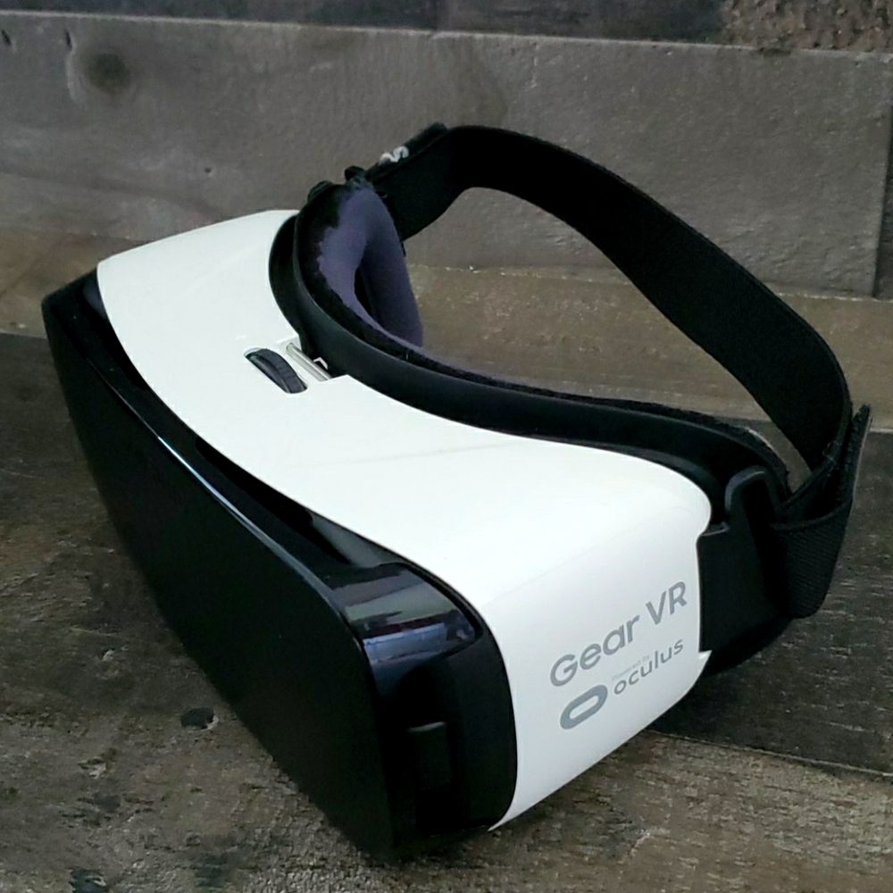 Gear VR Glasses by Oculus